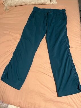 Women’s Beautiful Teal Drawstring Scrubs with accent details!